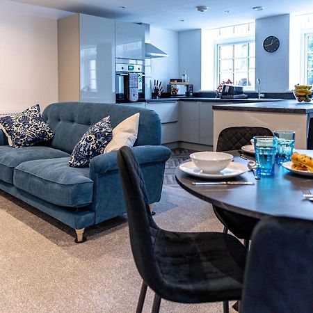 Апартаменты Stylish & Contemporary 2-Bed Townhouse - Parking - Wi-Fi - Netflix Вёксоп Экстерьер фото