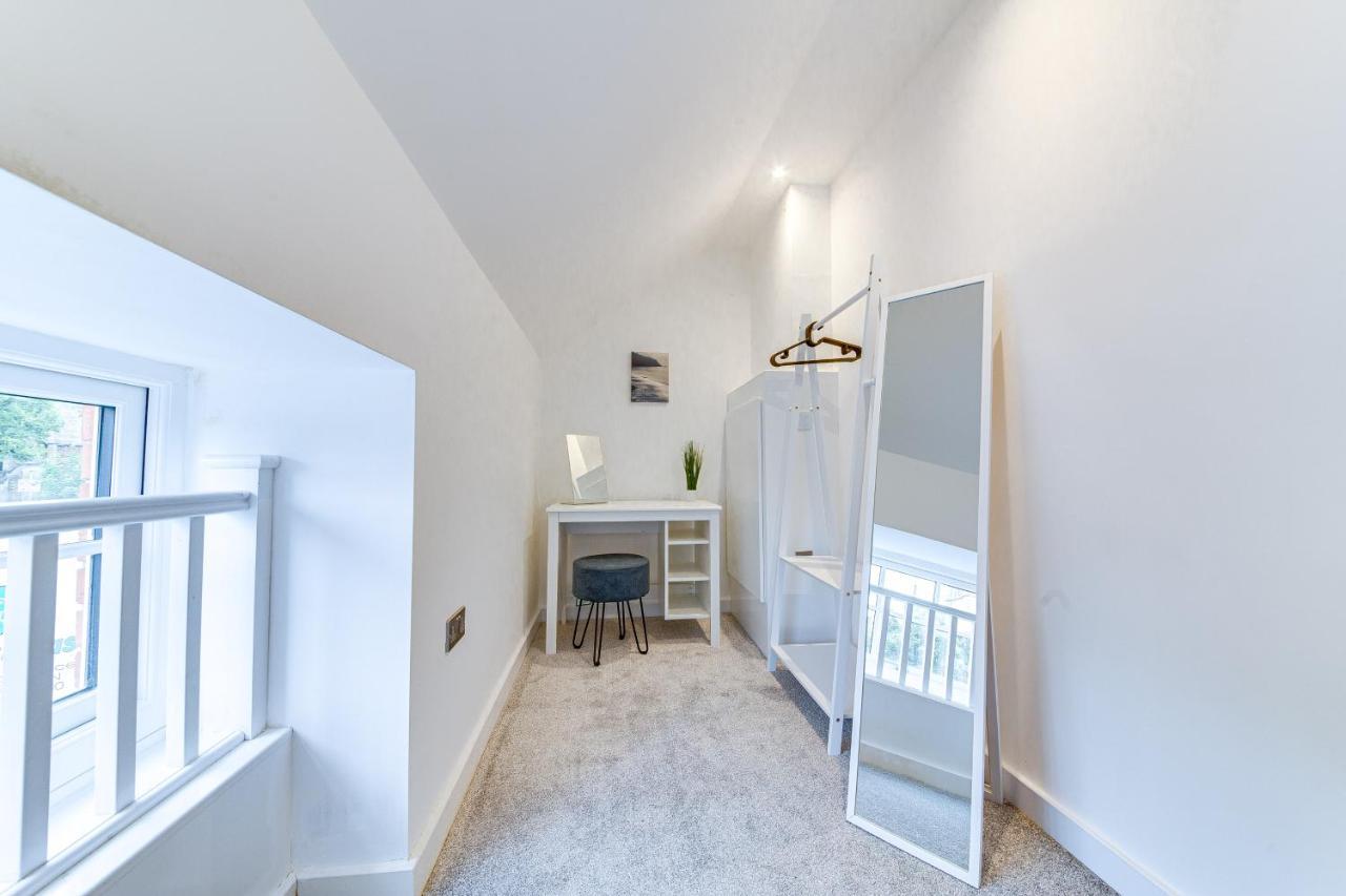 Апартаменты Stylish & Contemporary 2-Bed Townhouse - Parking - Wi-Fi - Netflix Вёксоп Экстерьер фото