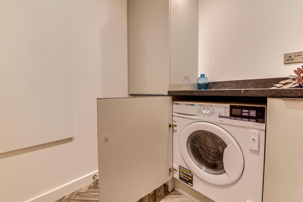 Апартаменты Stylish & Contemporary 2-Bed Townhouse - Parking - Wi-Fi - Netflix Вёксоп Экстерьер фото