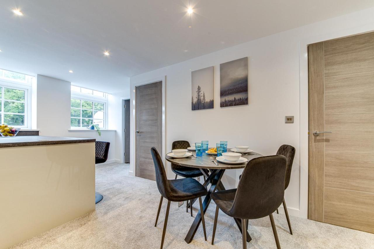 Апартаменты Stylish & Contemporary 2-Bed Townhouse - Parking - Wi-Fi - Netflix Вёксоп Экстерьер фото