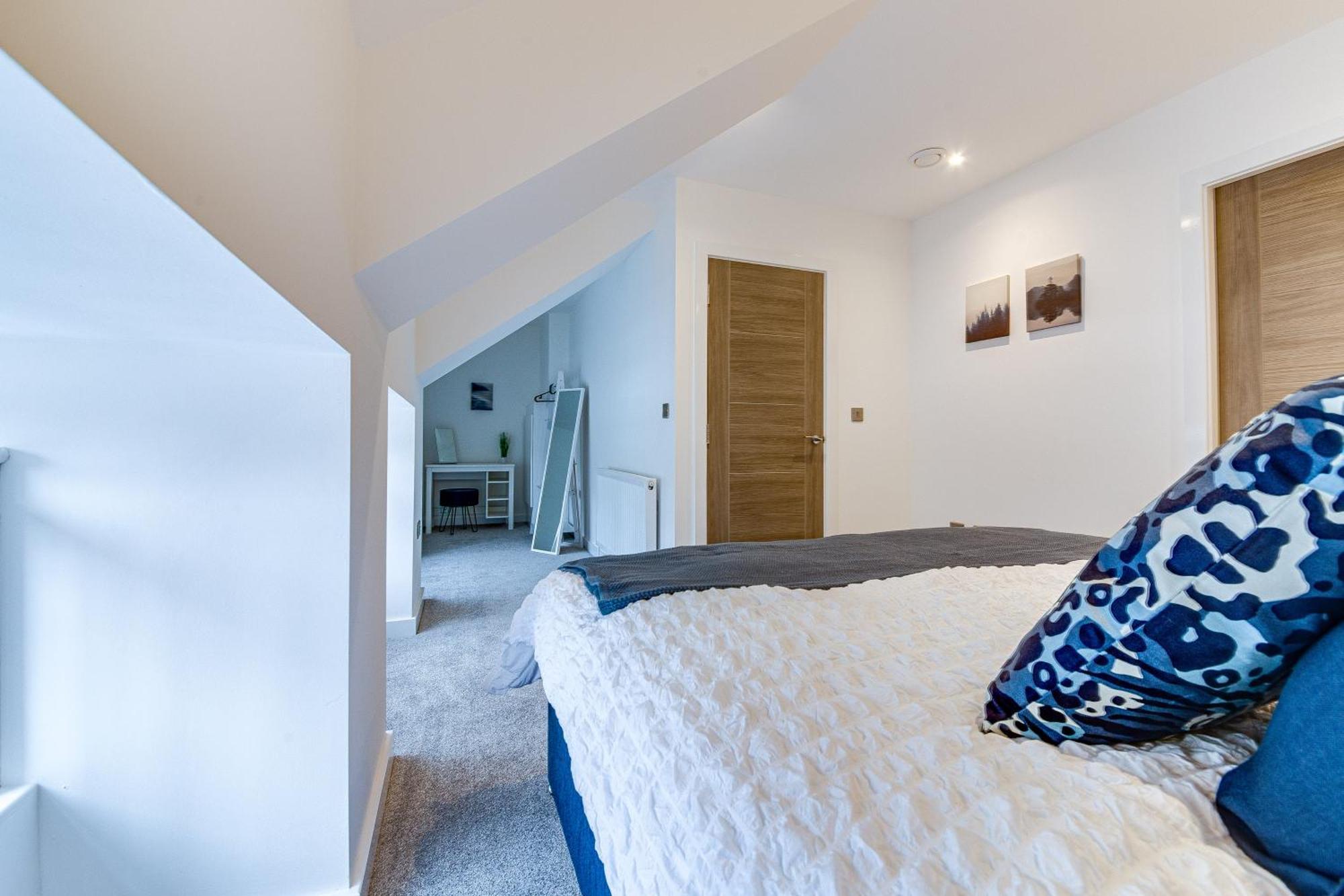 Апартаменты Stylish & Contemporary 2-Bed Townhouse - Parking - Wi-Fi - Netflix Вёксоп Номер фото