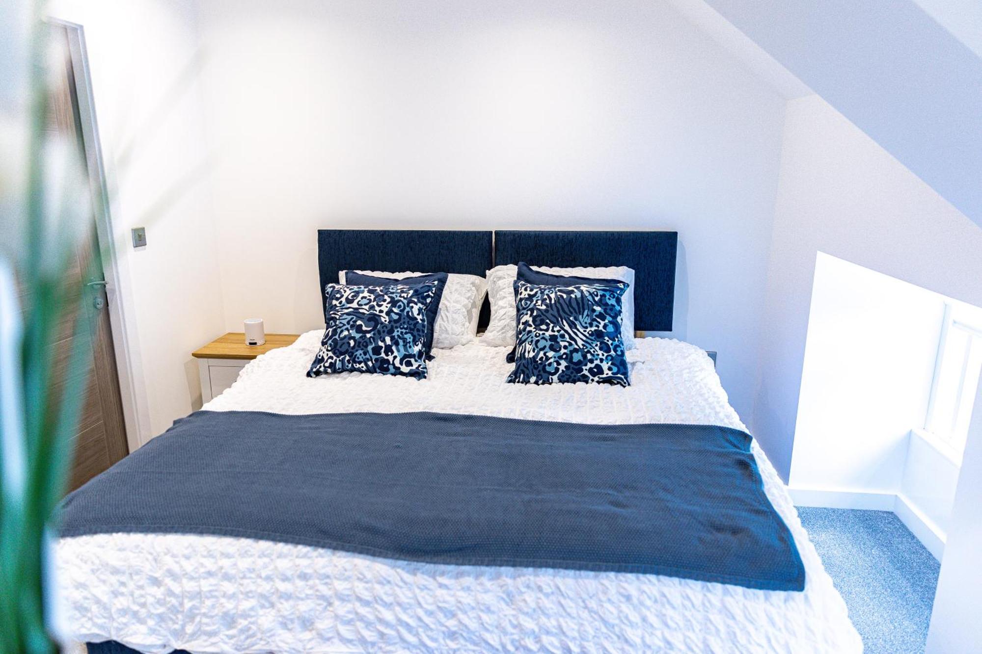 Апартаменты Stylish & Contemporary 2-Bed Townhouse - Parking - Wi-Fi - Netflix Вёксоп Экстерьер фото