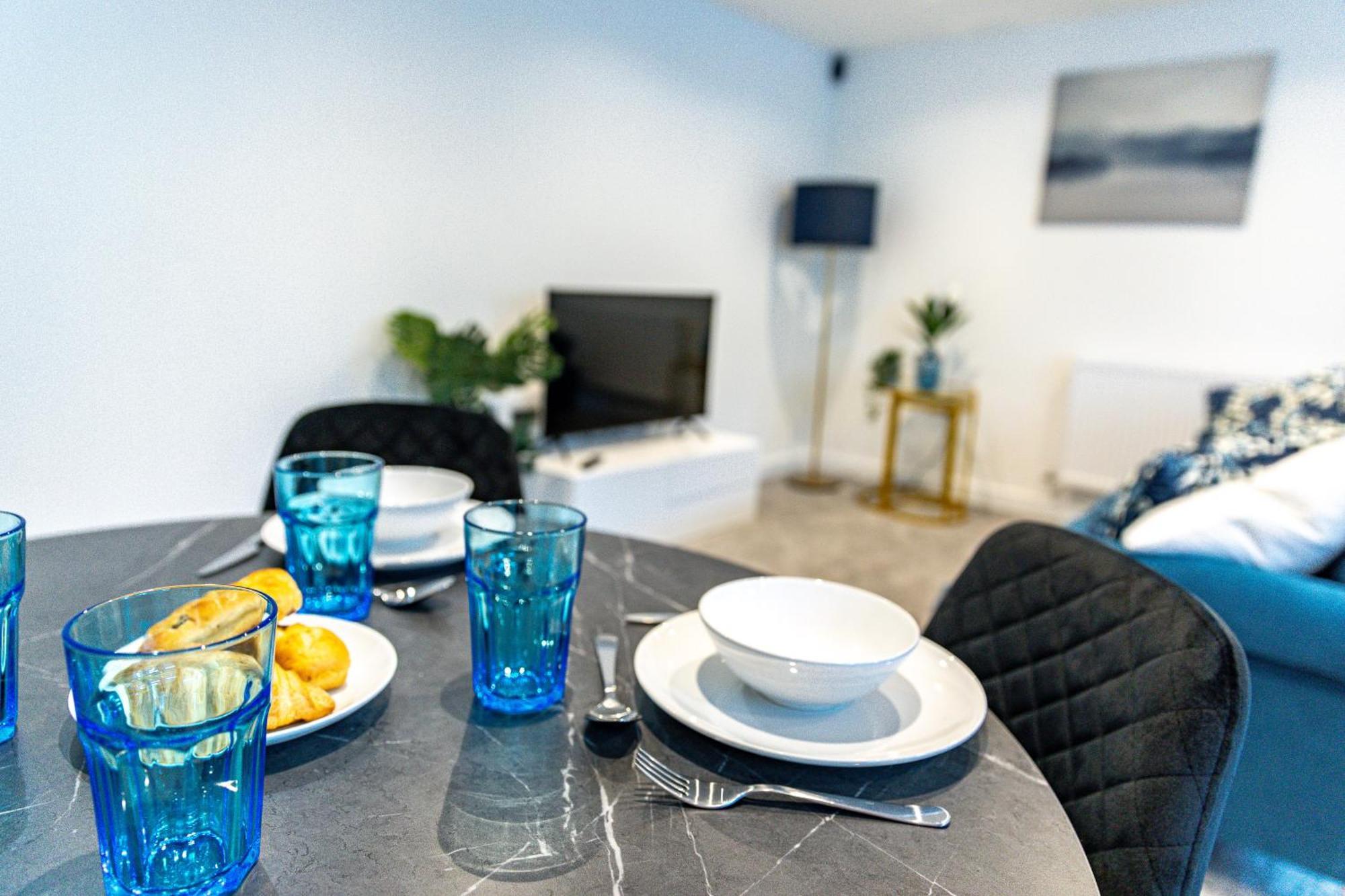 Апартаменты Stylish & Contemporary 2-Bed Townhouse - Parking - Wi-Fi - Netflix Вёксоп Экстерьер фото