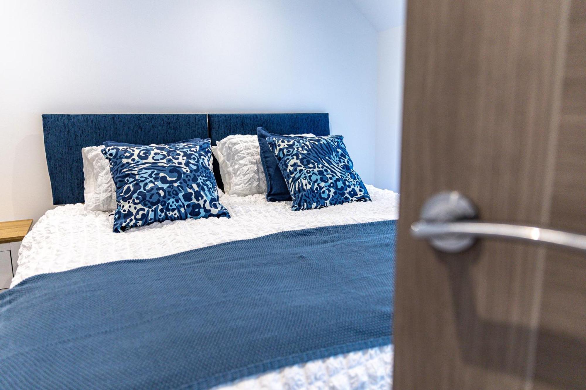 Апартаменты Stylish & Contemporary 2-Bed Townhouse - Parking - Wi-Fi - Netflix Вёксоп Экстерьер фото