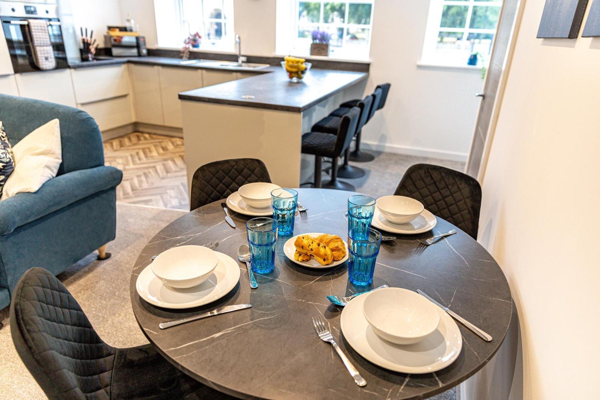 Апартаменты Stylish & Contemporary 2-Bed Townhouse - Parking - Wi-Fi - Netflix Вёксоп Экстерьер фото