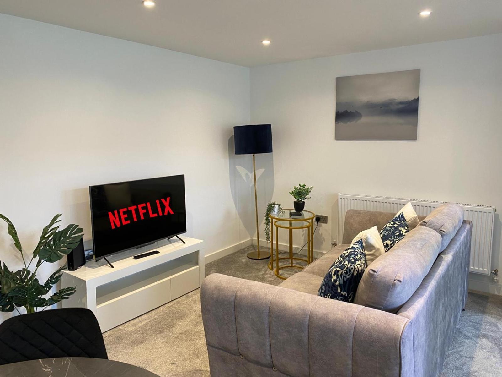 Апартаменты Stylish & Contemporary 2-Bed Townhouse - Parking - Wi-Fi - Netflix Вёксоп Экстерьер фото