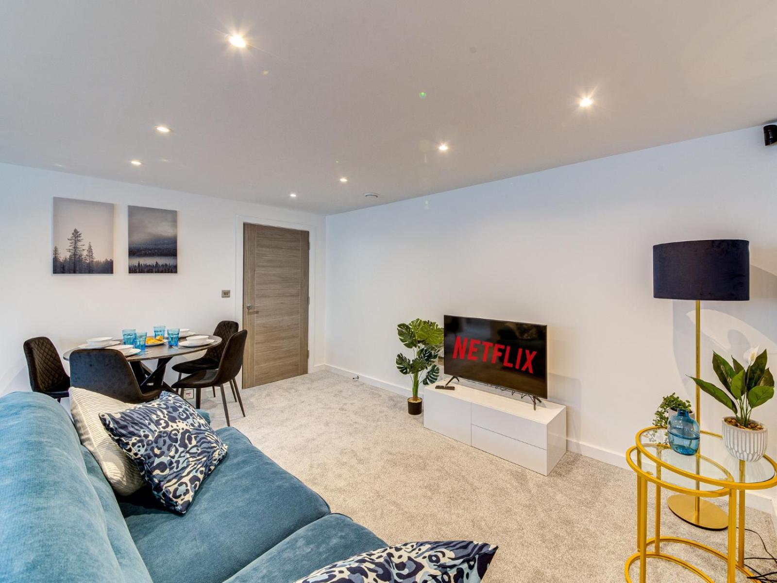 Апартаменты Stylish & Contemporary 2-Bed Townhouse - Parking - Wi-Fi - Netflix Вёксоп Экстерьер фото